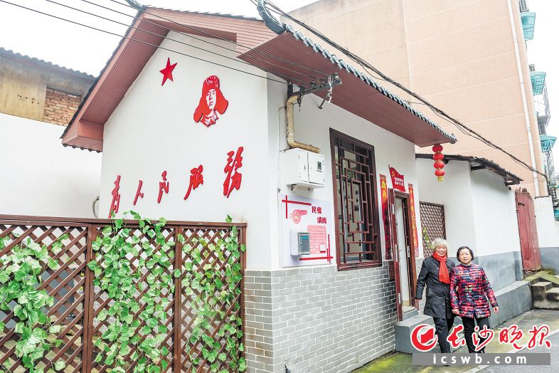 　　雨花区牛角塘社区内，废弃水泵房变身主题各不同的“和乐小屋”，瞧，民情哨岗内人来人往，居民们在此反馈民情、奉献乐聚。                                                                        长沙晚报全媒体记者  陈飞 摄