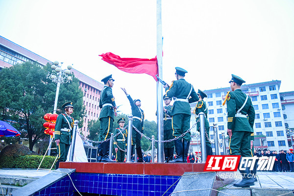 湖南科技学院举行新学期升旗仪式