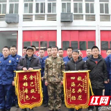 智勇双全！宁乡伢子寒夜跳进池塘救上一家五口