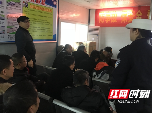 双清交警大队进企业开展宣传活动