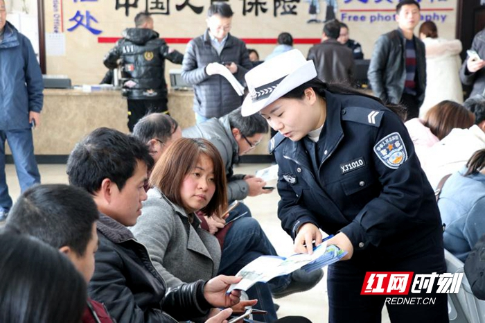 【交警直通车】张家界交警一大队举办“预防二次事故伤害”宣传活动