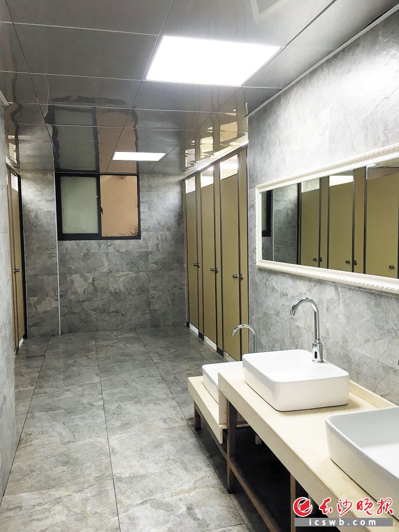 　　梅溪湖公共卫生间内非常干净整洁。　　长沙晚报全媒体记者 洪虹 摄