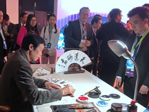 罗峰林书法作品亮相世界移动通信大会
