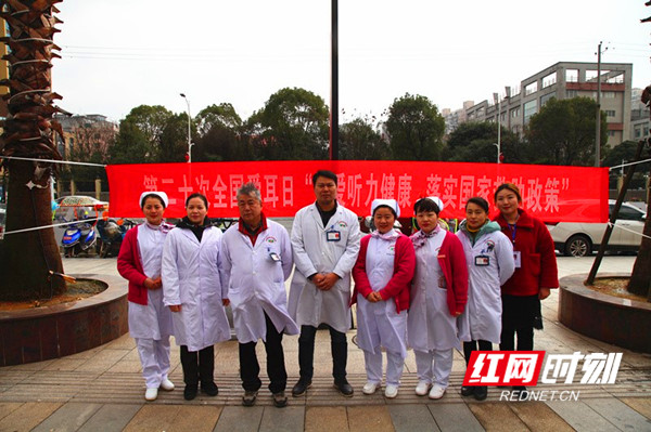 义诊全体人员合影_副本.jpg 义诊全体人员合影_副本.jpg