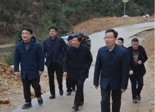 左志锋到天门乡留心村走访慰问贫困群众，调度脱贫攻坚指挥所建设