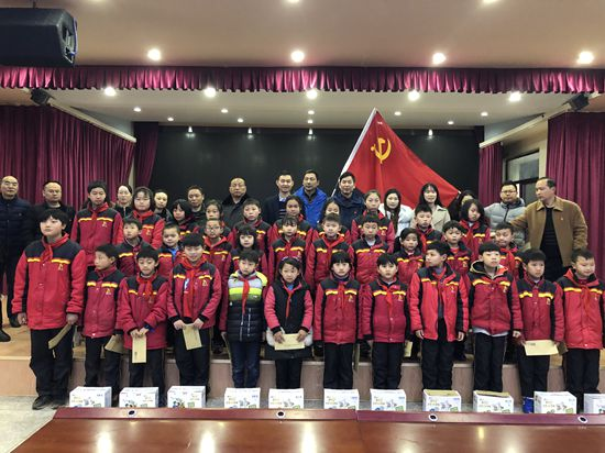 武陵源区发改局开展“学雷锋纪念日”活动