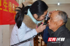 娄底爱尔眼科：健康义诊进社区 志愿服务暖人心
