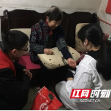 社区党员学雷锋 便民服务情暖居民心