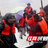 连降大雨 道县人武部紧急转移260多名被困群众