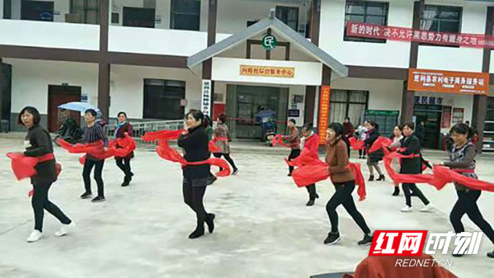 慈利县杨柳铺：文化扶贫“三八节”闹欢新农村