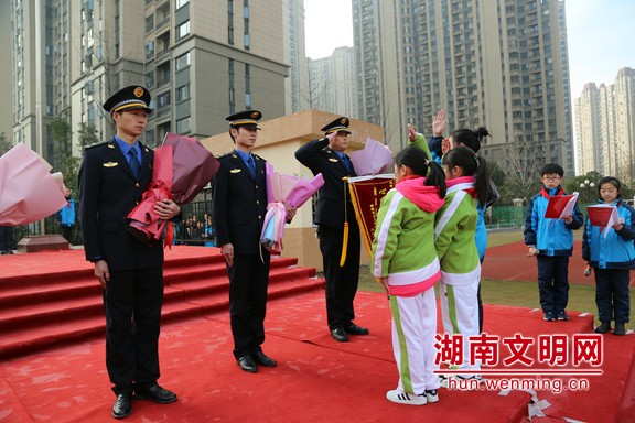 北正街恒大华府小学:学百姓雷锋 做感恩少年1.marked.jpg 北正街恒大华府小学:学百姓雷锋 做感恩少年1.marked.jpg