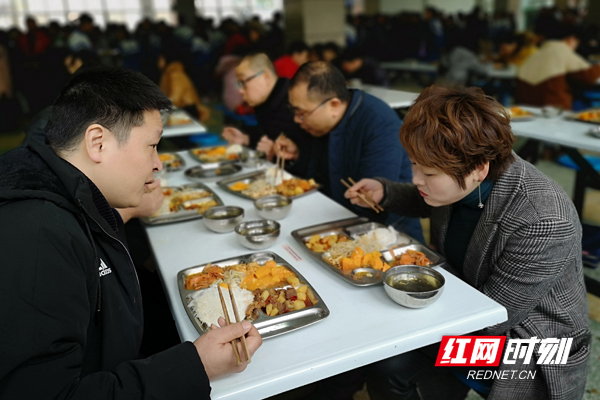 常德市教育局领导深入市五中食堂检查食品安全