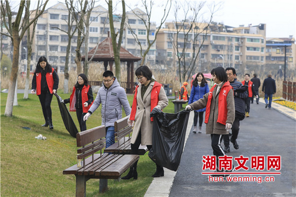 今天学雷锋,常德青年这样做.marked.png 今天学雷锋,常德青年这样做.marked.png