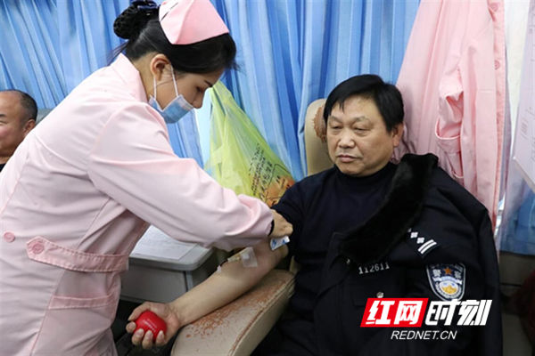双牌公安民警践行雷锋精神 踊跃参与无偿献血