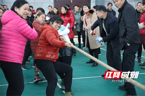 回龙圩：迎三八佳节 展巾帼风采