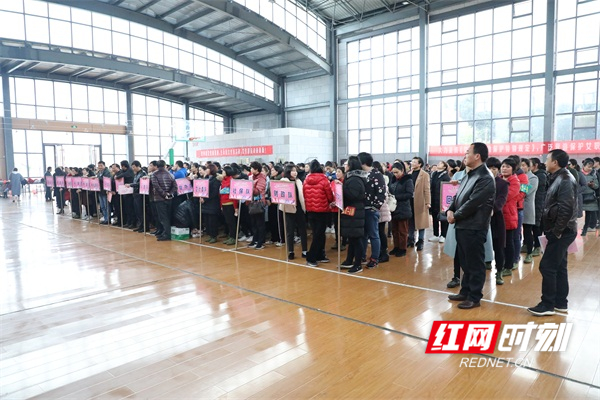 回龙圩：迎三八佳节 展巾帼风采