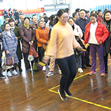 娄底二中举行庆“三八”教职工趣味活动