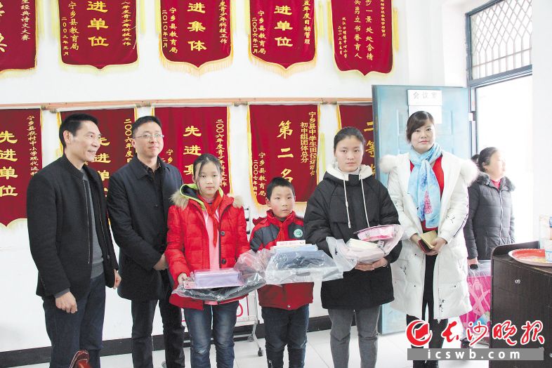 　　宁乡玉潭街道干部赴沩山结对帮扶掠影。　　张禹 段华良 摄影报道