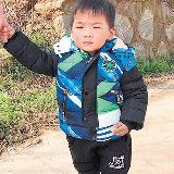 谁家小孩丢了！长沙民警捡个娃 你认识他吗？