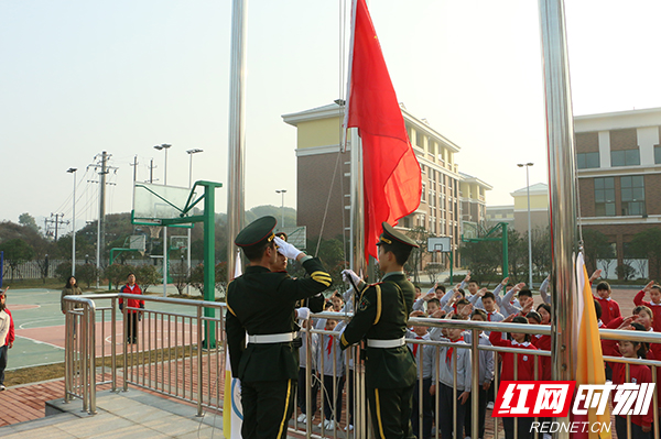 升国旗2.jpg