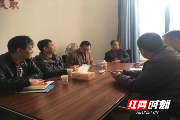 座谈会会.jpg
