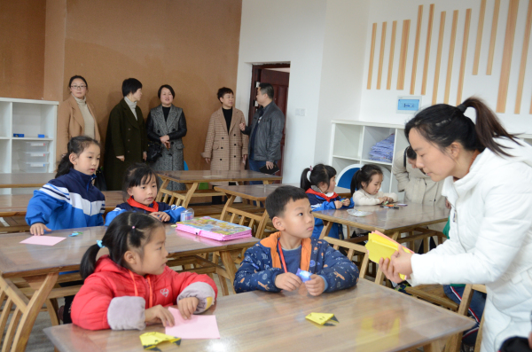 3月12日下午，调研组实地考察滴水湖小学校内课后服务1.jpg