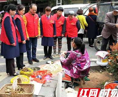 “劳耕市场”一抹红 司前社区“衡阳群众 ”暖人心