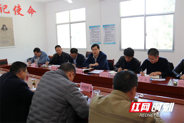 座谈会.jpg