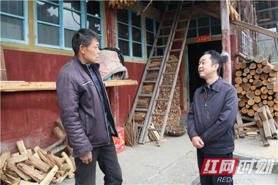 刘卫兵到桑植县八大公山镇开展脱贫攻坚联乡包村调研