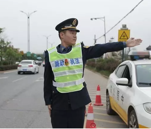 路政员莫南：用实际行动践行雷锋精神