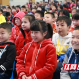 童心与艺术齐飞 创校园文化氛围