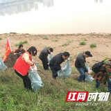 践行雷锋精神 社区志愿者用行动保护湘江