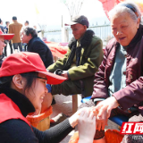 祁东：健康扶贫进山村 爱心义诊暖人心