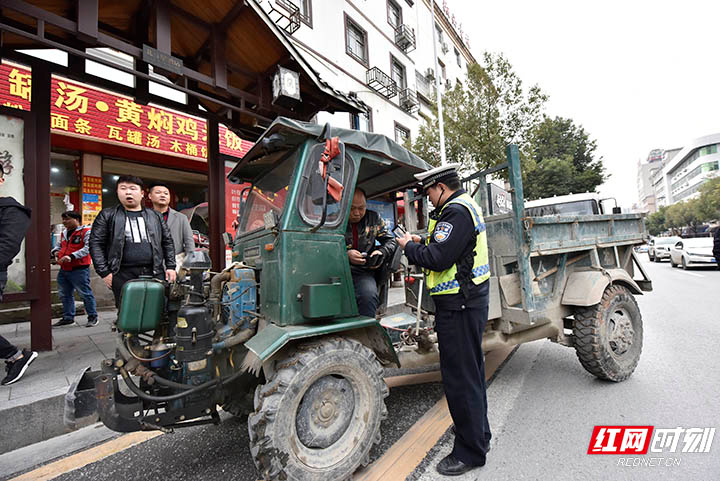 【交通秩序整治】张家界交警一大队开展机动车“违禁”交通违法行为专项整治