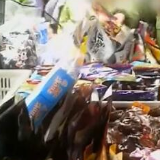 央视3·15晚会:品牌辣条被曝光 生产环境肮脏不堪