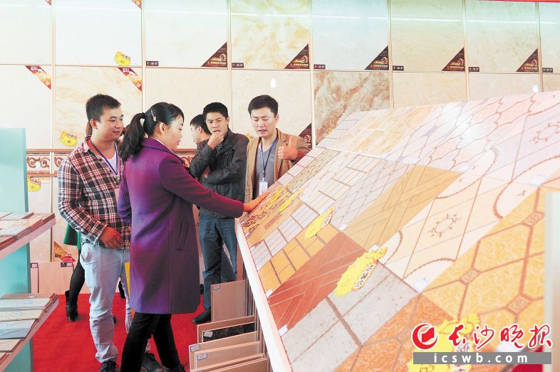 随着消费人群的年轻化，人们对建材、家具类产品的追求也更加追求时尚与个性。资料图片