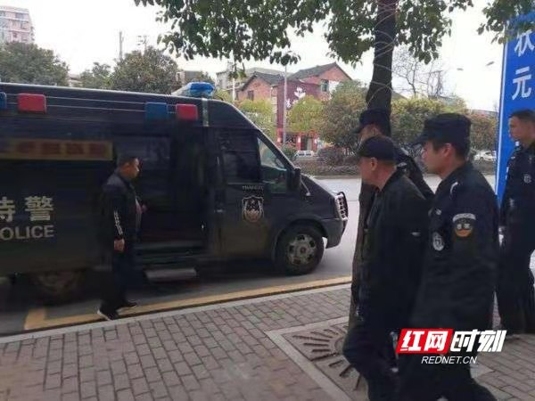 网逃人员网吧上网 邵阳快警迅速出动将其抓获
