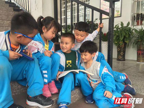 武陵源区军地小学：创建书香校园 争当书香少年