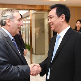 恒大造车再添强援  许家印会晤哈佛校长一行达成深化合作共识