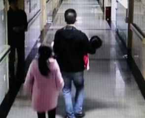 新田：与时间赛跑 民警成功挽救煤气中毒男孩
