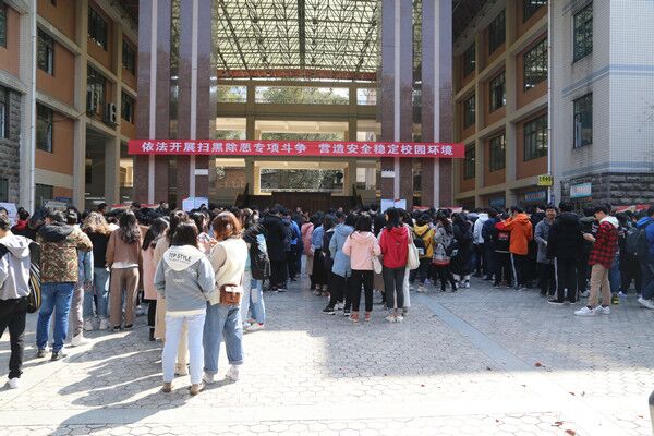 吉首大学保卫处联合吉首市公安局和砂子坳派出所开展扫黑除恶专项斗争活动.jpg