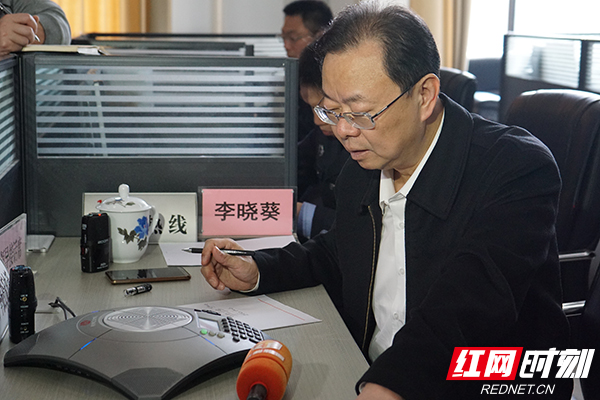 株洲市副市长李晓葵接听市长热线