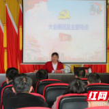 安化东坪镇基层干部上门“取经” 聆听全国人大代表肖又香传达全国两会精神