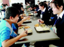 校长陪你孩子吃饭 就可以放心了吗？未必！