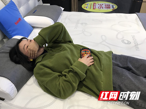 从千元到十几万不等 长沙乳胶床垫市场的“水”有点深