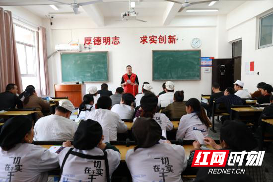 【平安消防】张家界消防走进张家界航院开展食堂消防安全知识培训