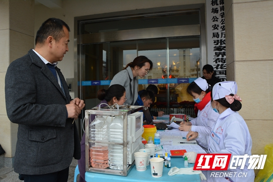 张家界荷花国际机场开展学雷锋系列活动