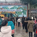 花垣：扫黑除恶进校园 双龙派出所守卫净土