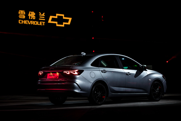 雪佛兰科鲁泽monza上市 售价8.99万-11.99万元 - 时刻