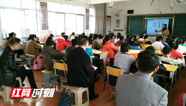 双牌：推门听课制度促教学质量提升